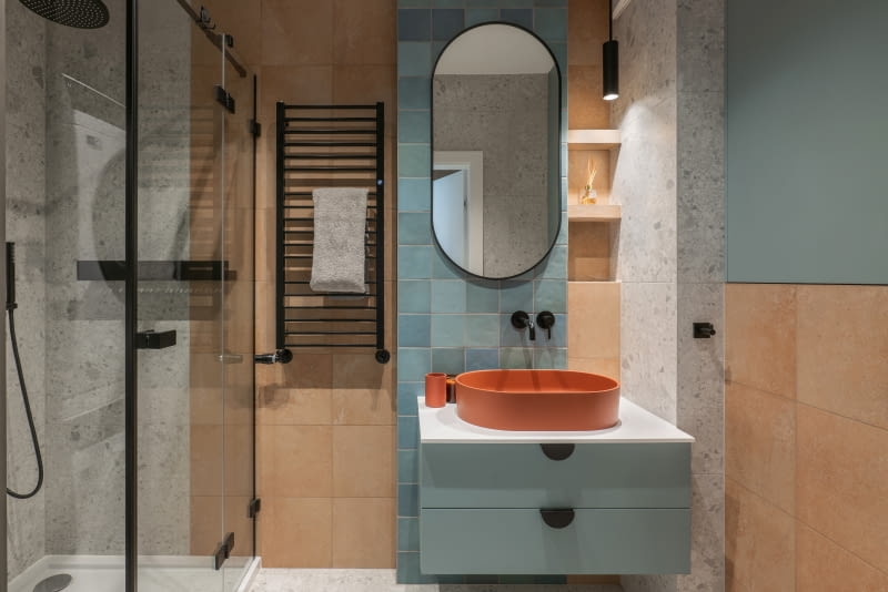 Kolorowe umywalki to jeden z najsilniejszych trendów w aranżacji, który pozwala uzyskać zindywidualizowany projekt.