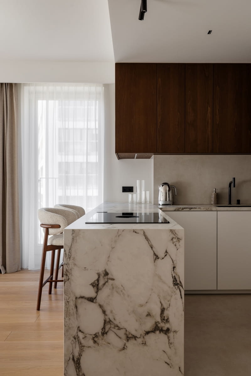 Minimalistyczny apartament RUUM studio w warszawskiej 19. Dzielnicy