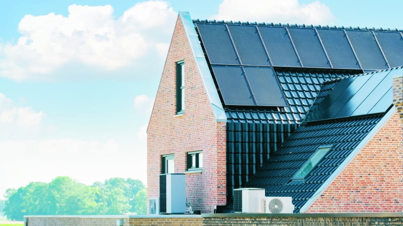 Eksperci branży budowlano-instalacyjnej podkreślają, że w tym roku nadal ważnym aspektem przy wyborze produktów  do budowy i remontu domu będzie energooszczędność, także w kontekście ogrzewania.