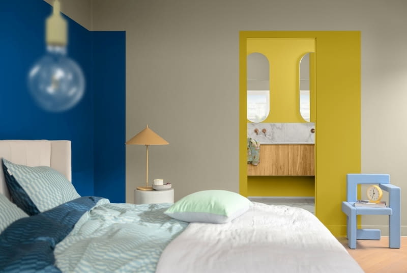 Mieszkanie z żółtą ścianą