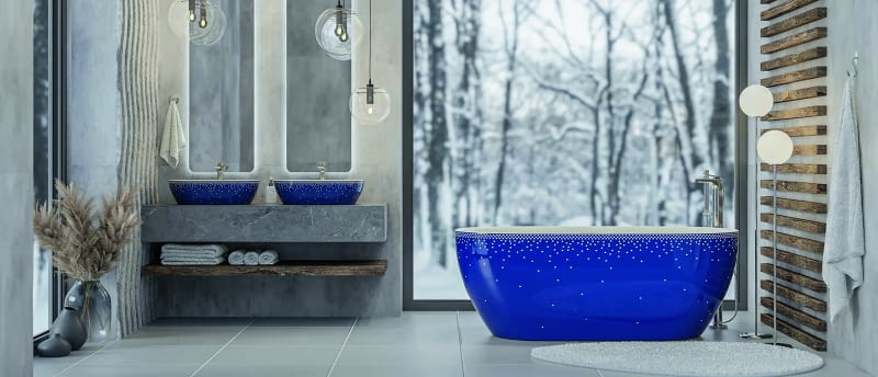 Zewnętrzną powierzchnię tych umywalek zdobi ręcznie nanoszony wzór – delikatny motyw inspirowany bolesławiecką tradycją zdobniczą. Space - Serenity, RAVON MANUFACTURA