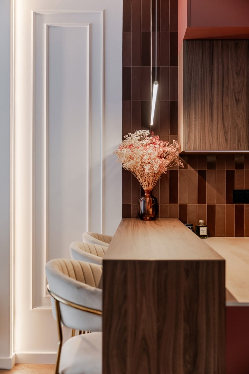 Burgundowy modern classic na Mokotowie