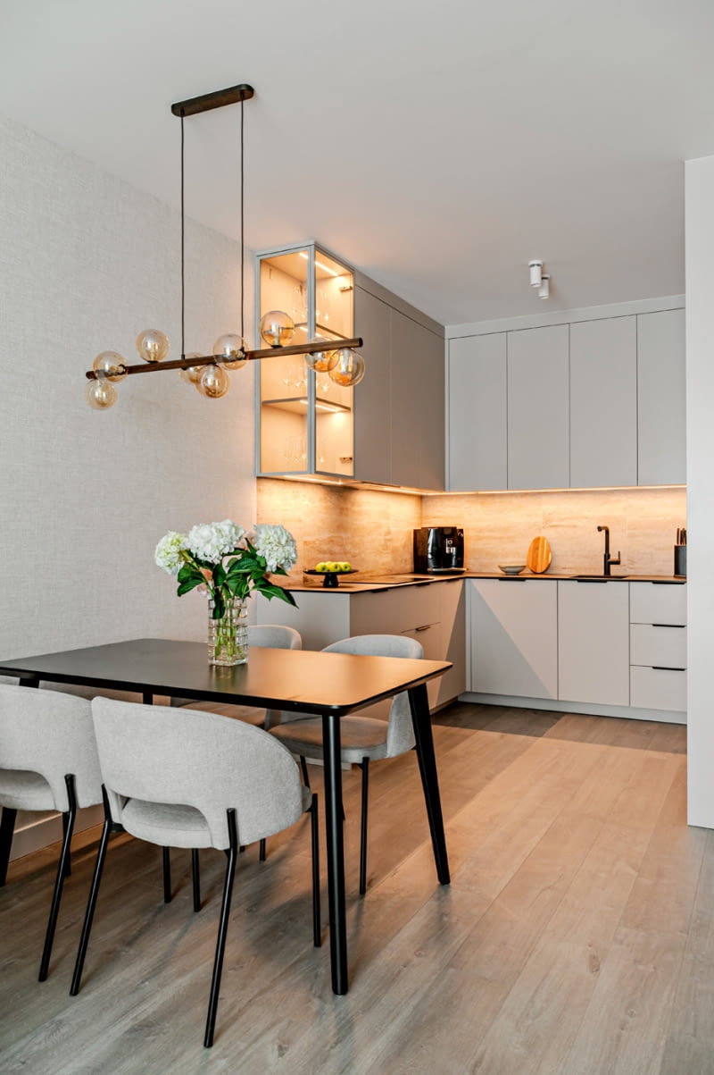 Harmonia formy i funkcji – mieszkanie pokazowe na warszawskich Bielanach