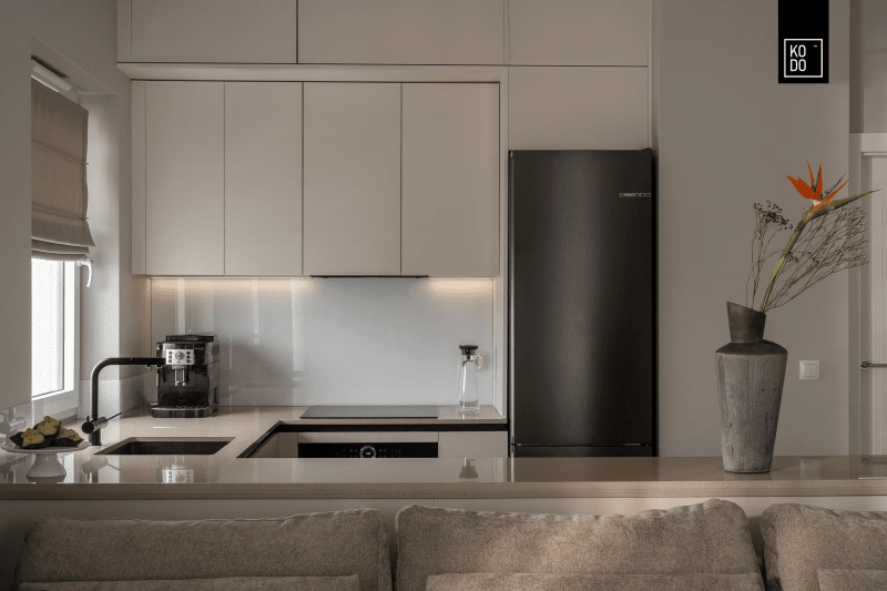 Harmonia natury i mocne akcenty: aranżacja 75-metrowego mieszkania