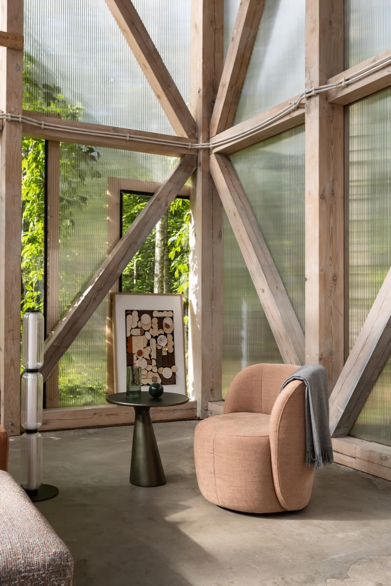 Zaokrąglona forma fotela Bloom przypomina kwiat, co sprawia, że pięknie prezentuje się w kobiecym wnętrzu. GALA COLLEZIONE