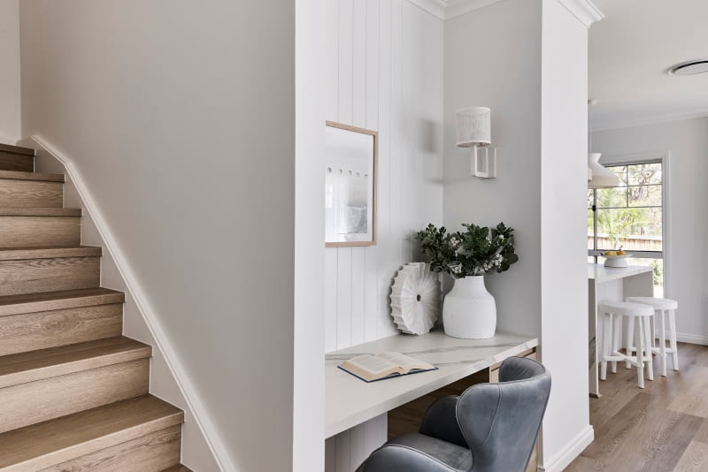 Białe mieszkanie w stylu skandynawskim