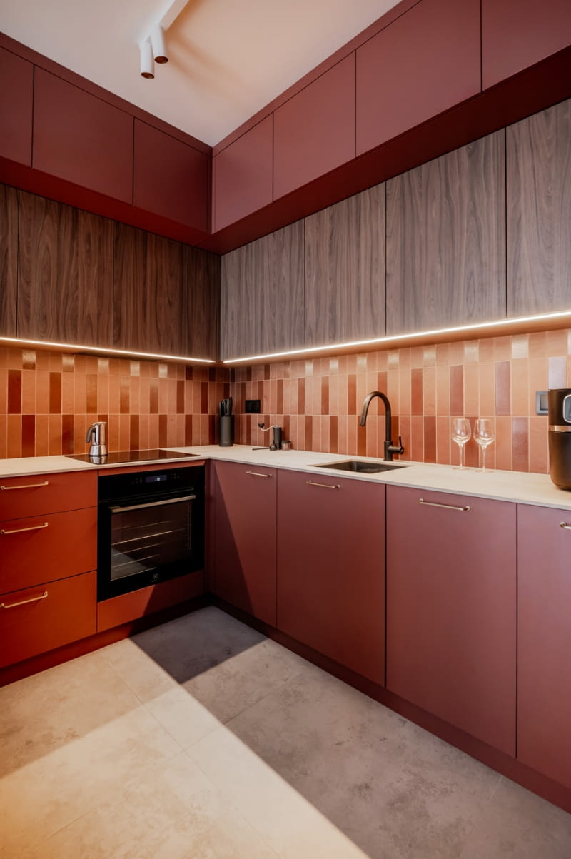 Burgundowy modern classic na Mokotowie