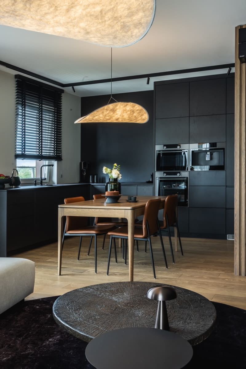 Apartament z widokiem na staw: zaprojektowany z myślą o wyciszeniu Apartament z widokiem na staw: zaprojektowany z myślą o wyciszeniu
