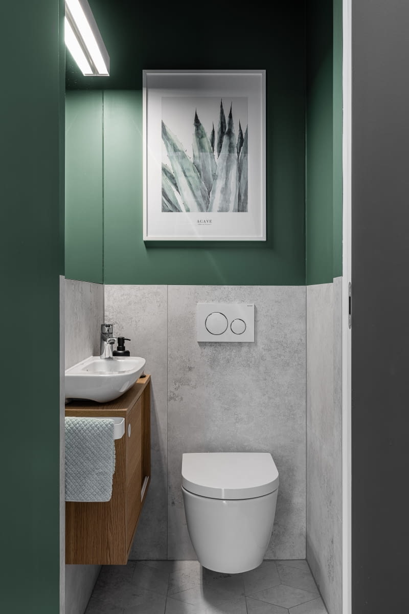 To mit, że w małym pomieszczeniu nie możemy stosować ciemnych czy intensywnych barw.