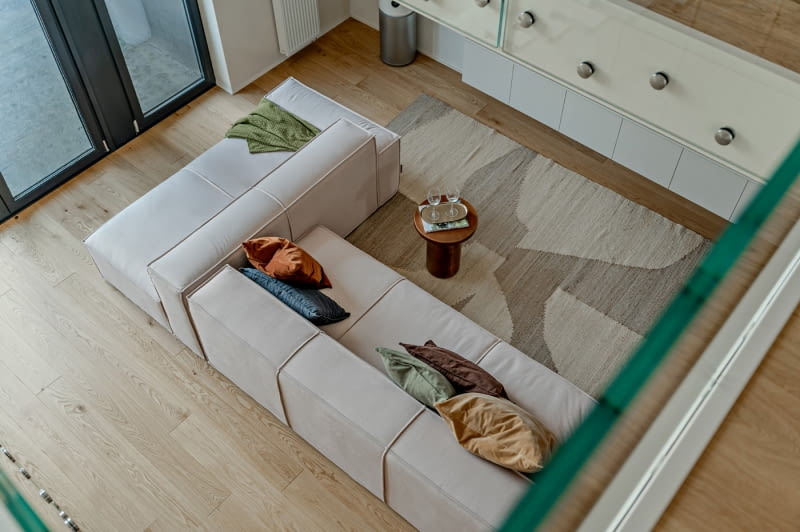 Przestrzeń w dialogu z otoczeniem – apartament nad Jeziorem Zegrzyńskim
