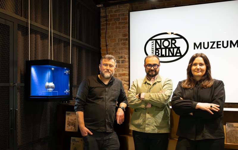 Nowa odsłona punktu Bilety/Info w Muzeum Fabryki Norblina. Proj. Jakub Szczęsny Nowa odsłona punktu Bilety/Info w Muzeum Fabryki Norblina. Proj. Jakub Szczęsny