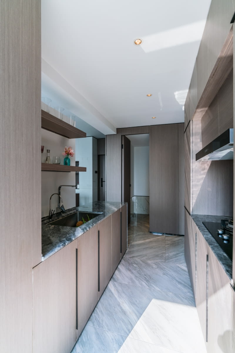 Przestronne mieszkanie z wanną w sypialni