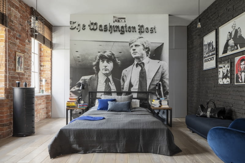 Urzeczeni kinem Magda i Tomek stworzyli wokół siebie scenografię z wizerunkami ulubionych aktorów i fragmentów ważnych filmów, z którymi wiążą mile spędzone, poruszające chwile: na wyeksponowanym miejscu przy łóżku Dustin Hoffman i Robert Redford, dalej Meryl Streep, Jack Nicholson, Clint Eastwood, Merilyn Monroe, Audrey Hepbourn, James Dean, Marlon Brando, Louis de Funès, Woody Allen, Brad Pitt, Sylvester Stallone, Johny Deep, Daniel Craig, Robin Williams i inni znakomici aktorzy. Niektóre formaty zdjęć, niedostępne w Polsce, Tomek zamawiał w Holandii i USA. Na „wnętrzarską” premierę już czeka wspaniały plakat z Robertem Redfordem i Bradem Pittem z filmu „Spy Game”.