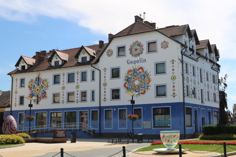 Odnowione kamienice i słynna filiżanka