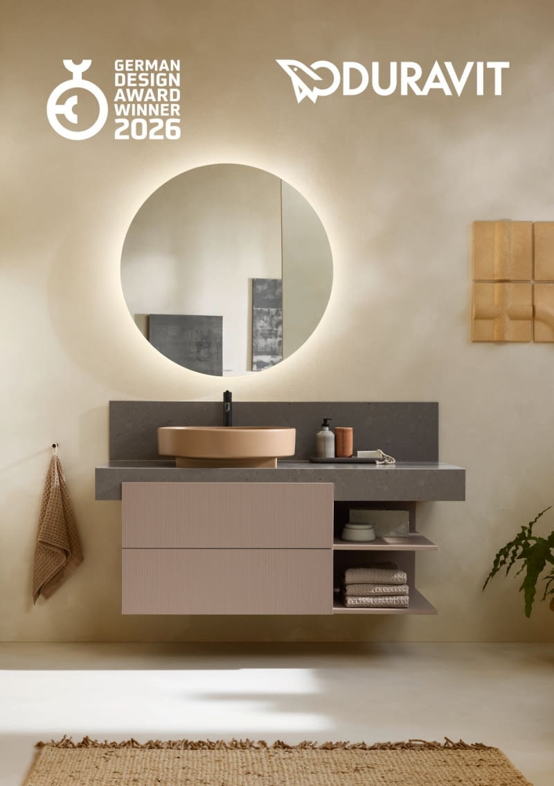 Czystą formę elementów sanitarnych podkreśla nowy kolor ceramiki Clay Terra Matt – ziemisty odcień terakoty, który nadaje produktom głębi i rzemieślniczego charakteru. Zdaniem jury kolekcja spełnia najwyższe wymagania estetyczne i funkcjonalne, a jednocześnie zachwyca subtelną elegancją i różnorodnością zastosowań.