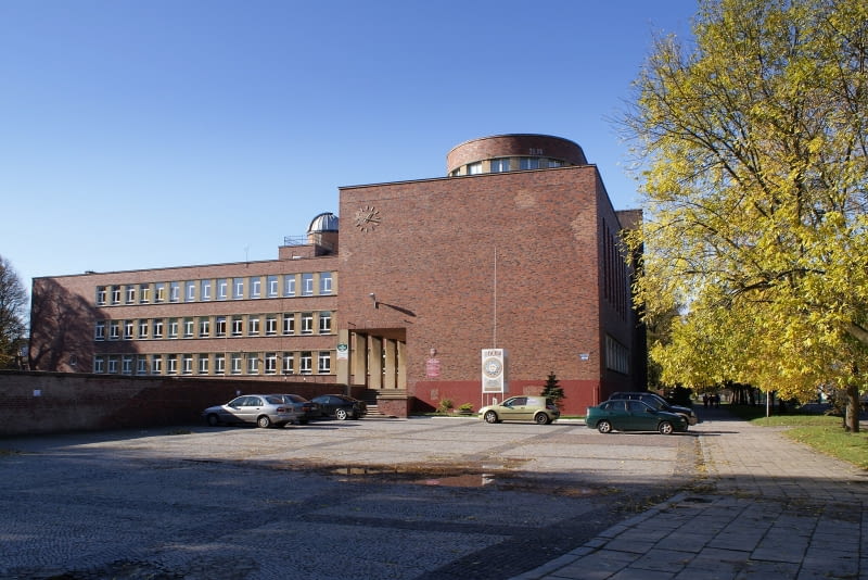 I LO Dwujęzyczne im. Mikołaja Kopernika w Kołobrzegu I LO Dwujęzyczne im. Mikołaja Kopernika w Kołobrzegu