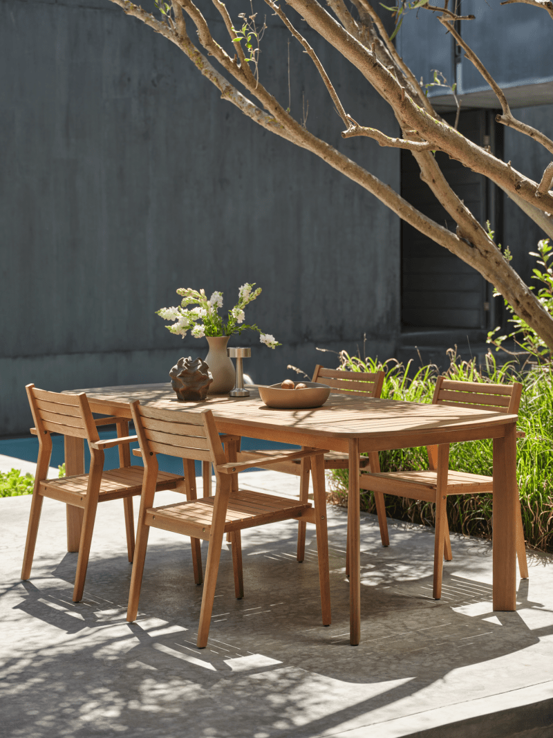 Stół UVDAL i krzesła HAMRA.