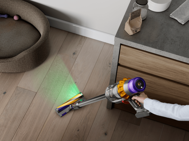 Odkurzacz wyposażony w laserową technologię, która pomaga wykryć najmniejsze cząstki kurzu – Dyson V15 Detect Absolute Extra.