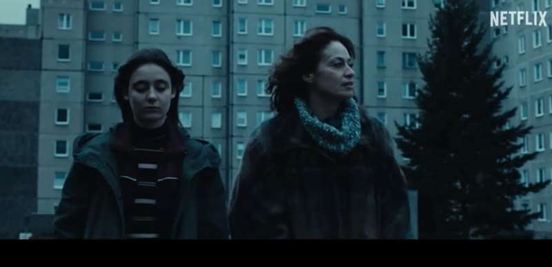 Kadr z oficjalnego zwiastunu serialu Heweliusz Kadr z oficjalnego zwiastunu serialu Heweliusz