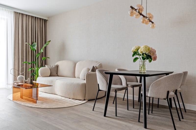 Harmonia formy i funkcji – mieszkanie pokazowe na warszawskich Bielanach