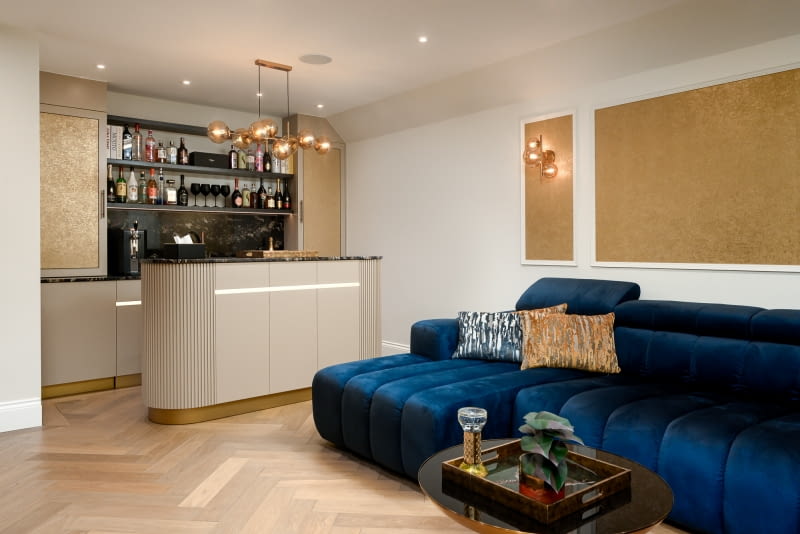 Santosh House: współczesna interpretacja brytyjskiej elegancji Santosh House: współczesna interpretacja brytyjskiej elegancji