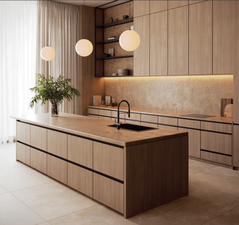 Wygląd wyspy w dużej mierze determinuje materiał, z jakiego wykonany jest blat oraz korpus mebla – w tym projekcie tworzą one harmonijną całość; system bezuchwytowy w szafkach zapewnia wyjątkową estetykę.