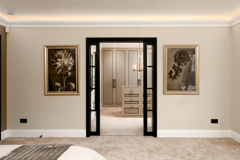 Santosh House: współczesna interpretacja brytyjskiej elegancji Santosh House: współczesna interpretacja brytyjskiej elegancji