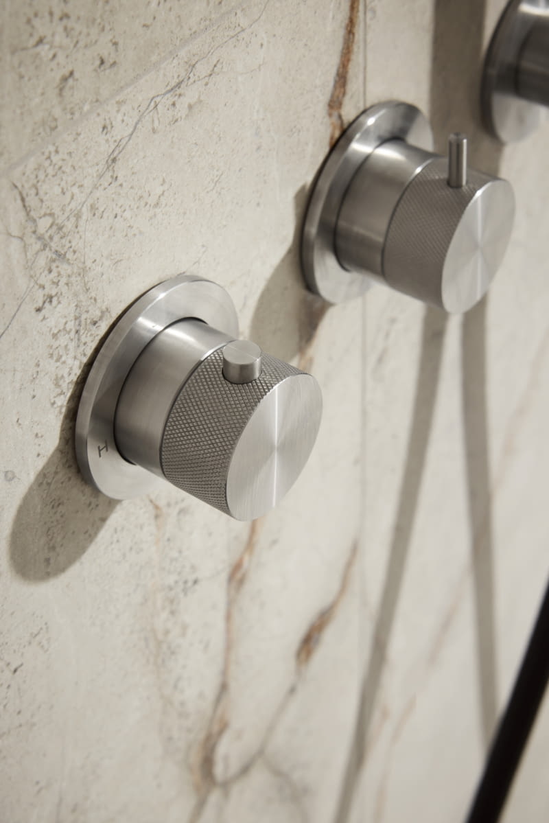 Kolekcja baterii łazienkowych MOZA316L. Model 25