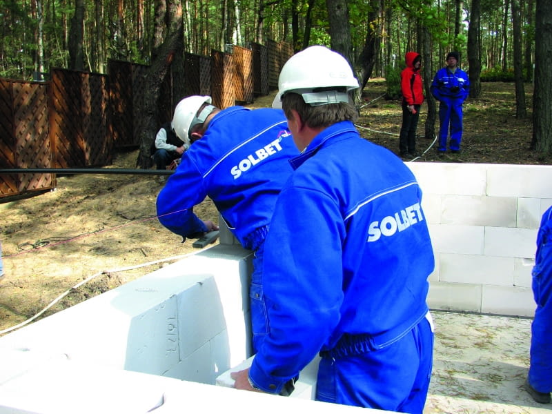 Ustawodawstwo w Unii Europejskiej podąża w kierunku domów, które są przyjazne środowisku i nie emitują nadmiernej ilości CO2 do atmosfery, dzięki czemu budynki zeroenergetyczne zyskają na popularności