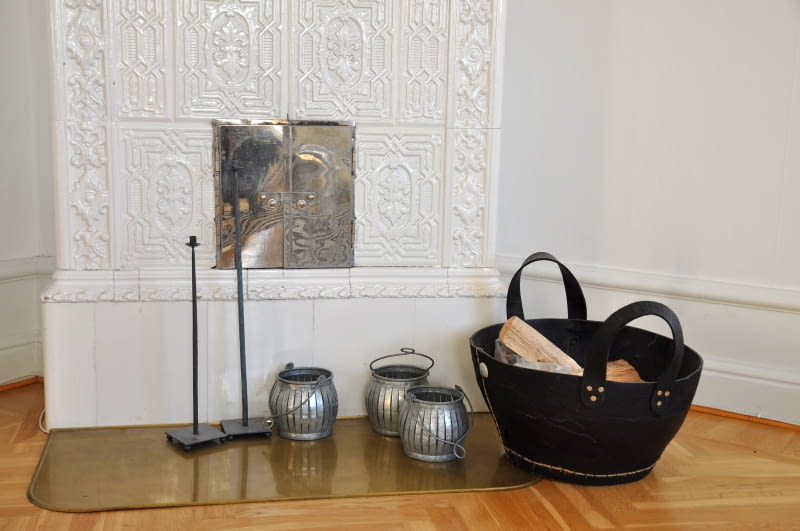 Mieszkanie z piecem kaflowym w starej kamienicy