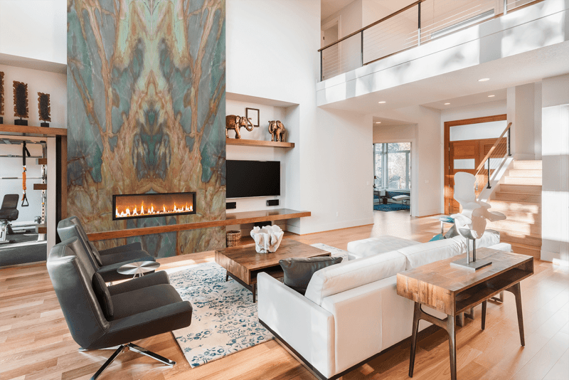 Ekspresyjny rysunek kamienia Aracuja Verde w odcieniach zieleni i rudych brązów buduje wyjątkowy nastrój. To idealny materiał na eksponowane, kominkowe ściany.