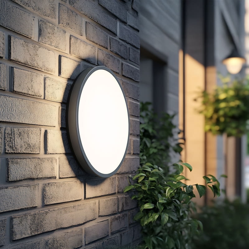 Odpowiednie oświetlenie zewnętrzne domu może nie tylko spełniać funkcję praktyczną, lecz także estetyczną, wprowadzając nowy efekt wizualny Oświetlenie tarasu