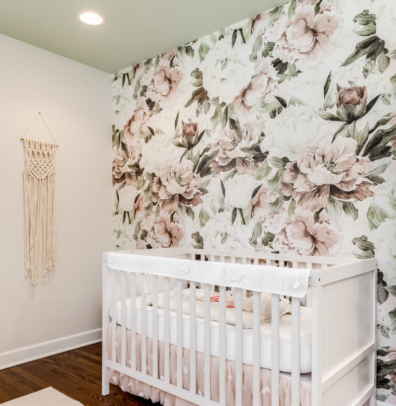 DIY - kwiatowy wzór na ścianie