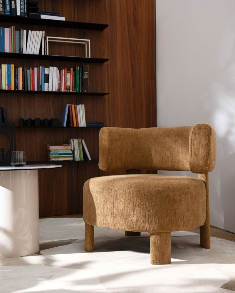 Salon z biblioteką - inspirujące aranżacje