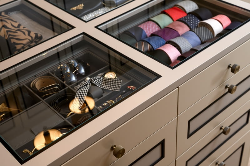 Santosh House: współczesna interpretacja brytyjskiej elegancji Santosh House: współczesna interpretacja brytyjskiej elegancji