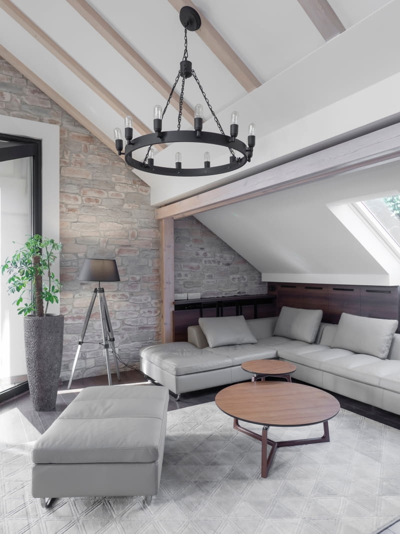 Elementy konstrukcyjne w aranżacji salonu