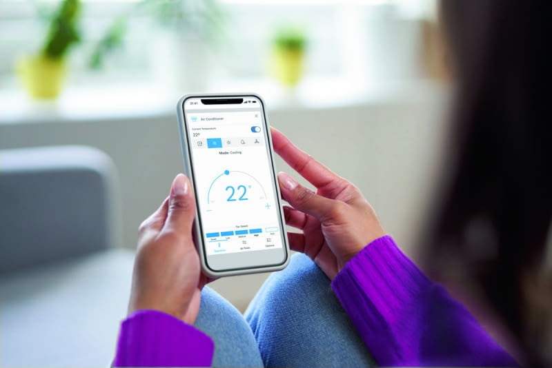 W systemie z pompą ciepła stosuje się regulację pogodową, która umożliwia pracę urządzenia przy najniższej temperaturze potrzebnej do ogrzania pomieszczeń w danym momencie W systemie z pompą ciepła stosuje się regulację pogodową, która umożliwia pracę urządzenia przy najniższej temperaturze potrzebnej do ogrzania pomieszczeń w danym momencie