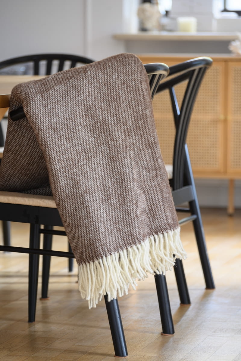 Koc Nord brązowy, wełna merino, od 499 zł. mumla.pl