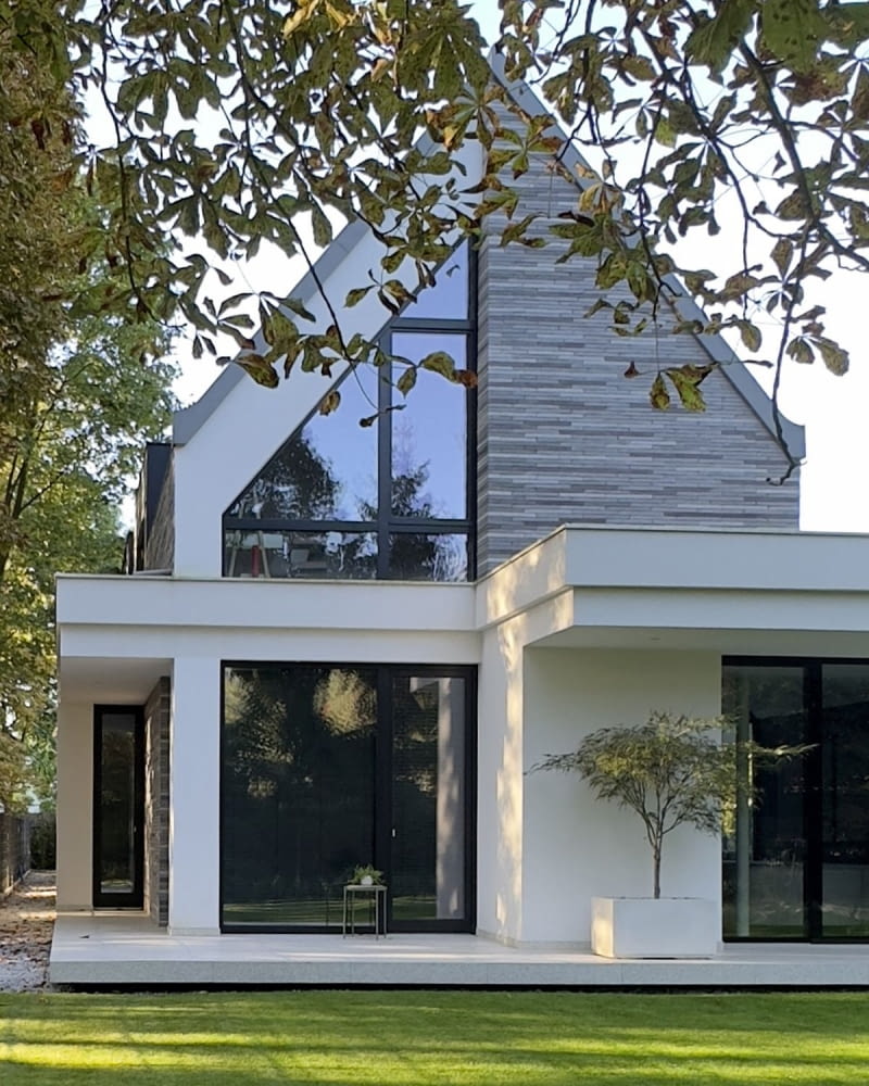 Forrest House – dialog nowoczesnej architektury z zielonym otoczeniem