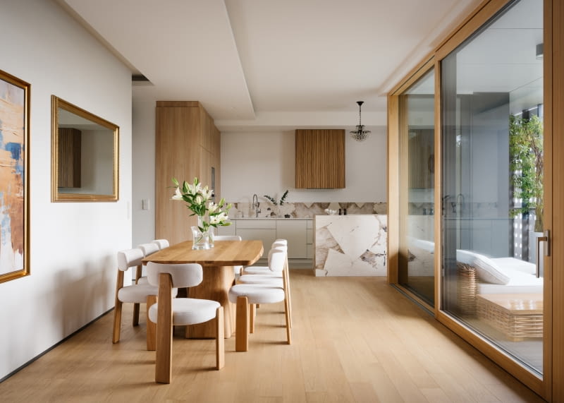 Światło, przestrzeń i architektura - apartament w zielonej części Marymontu