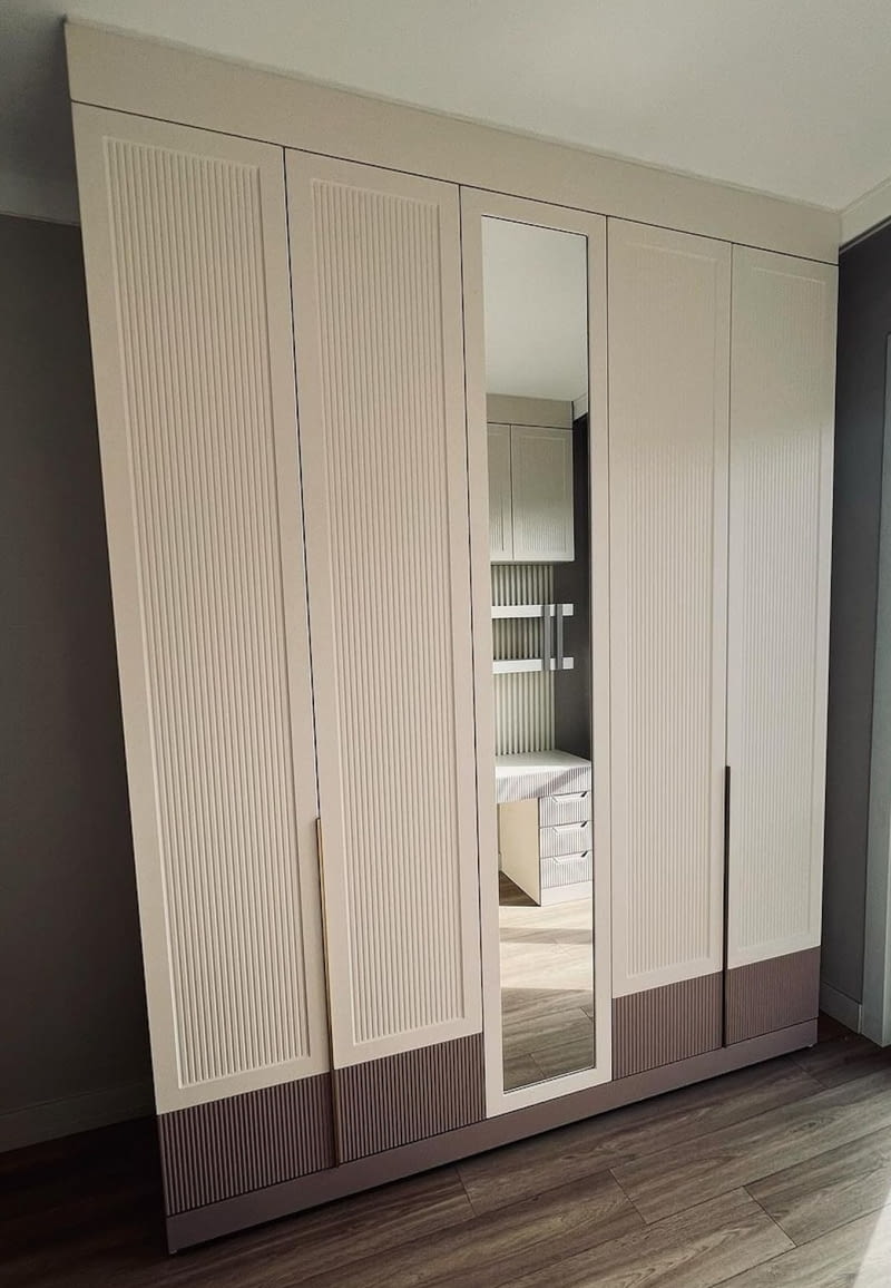 Obudowa cokołu i nadstawka.