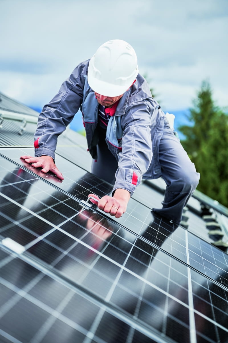 Budowa domu pasywnego wymaga większych nakładów finansowych, ponieważ stosuje się tu droższe elementy