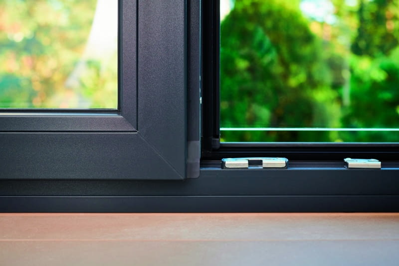 Uszczelki do okien i drzwi zapewniają komfort cieplny oraz skuteczną izolację przed wilgocią i parą wodną. Są dopełnieniem każdego systemu okien, drzwi balkonowych czy tarasowych Uszczelki do okien i drzwi zapewniają komfort cieplny oraz skuteczną izolację przed wilgocią i parą wodną. Są dopełnieniem każdego systemu okien, drzwi balkonowych czy tarasowych