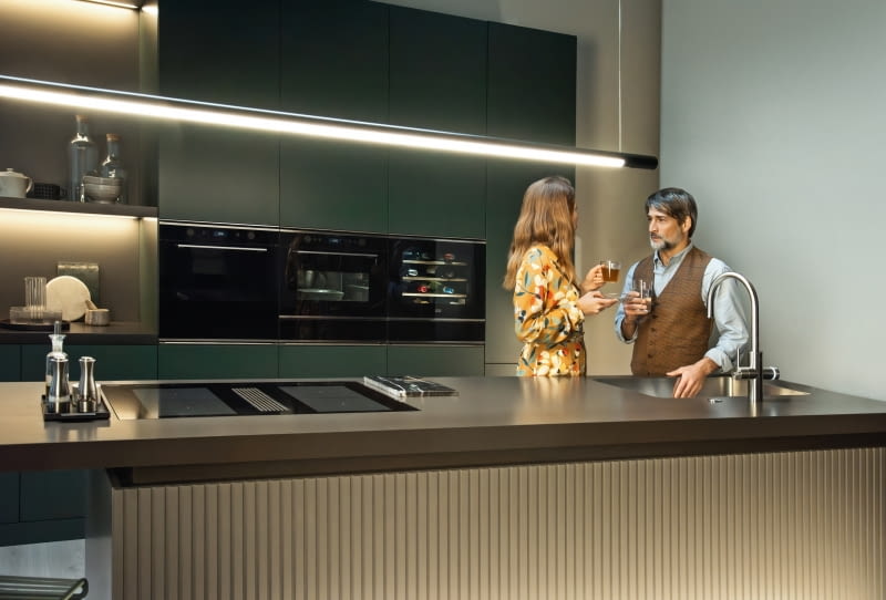 Franke płyta z okapem 2gether idealnie pasuje do innych urządzeń kuchennych Franke