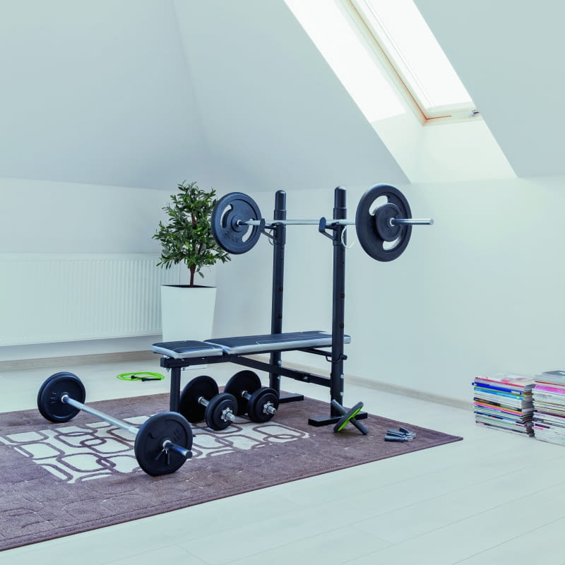 Sprzęt do ćwiczeń, zajmuje dużo miejsca, dlatego warto przeznaczyć na siłownię oddzielne pomieszczenie. Sprzęt do ćwiczeń, zajmuje dużo miejsca, dlatego warto przeznaczyć na siłownię oddzielne pomieszczenie.