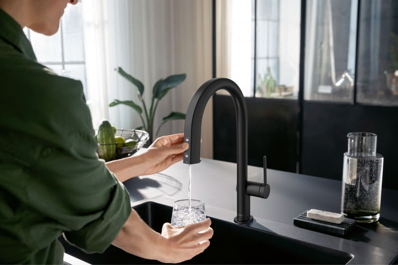 Wszechstronny system filtracji oferuje rozwiązania w przypadku wody, która jest zbyt twarda (wysoka zawartość wapnia) lub odwrotnie, dla szczególnie miękkiej wody, w której brakuje wapnia, Aqittura, Hansgrohe