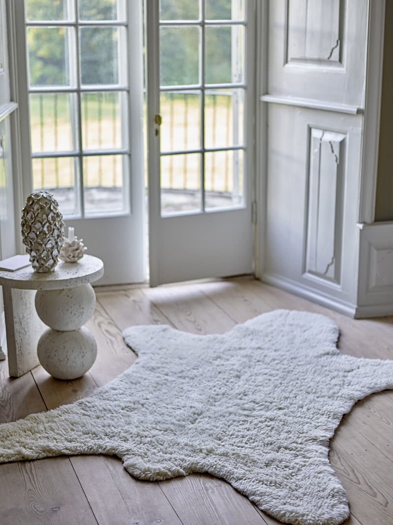 Dywan Bearw kształcie misia, wełna, 200 x 140 cm, ok. 845 zł Dywan Bearw kształcie misia, wełna, 200 x 140 cm, ok. 845 zł