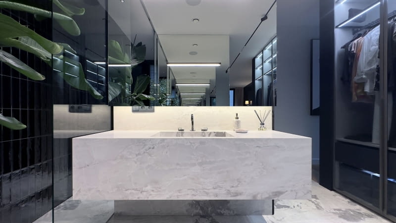 Forrest House – dialog nowoczesnej architektury z zielonym otoczeniem