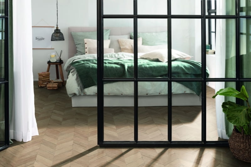 Jak wykończyć salon z sypialnią? Pomysły na spójną aranżację Jak wykończyć salon z sypialnią? Pomysły na spójną aranżację