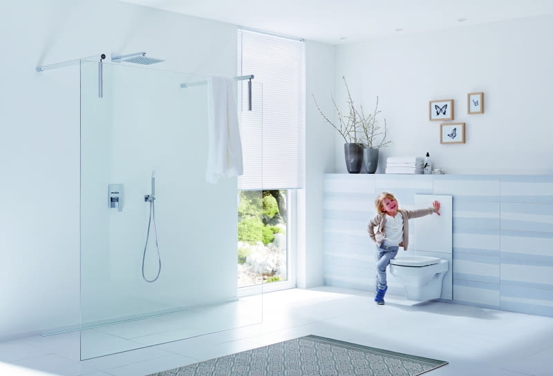 Warto zwrócić uwagę na terminal WC z regulacją wysokości ceramiki,  dzięki temu z toalety mogą korzystać zarówno dorośli, jak i dzieci